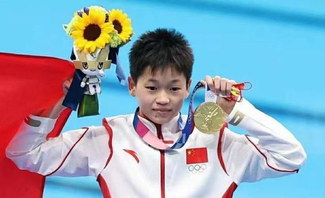 宋晓峰扮演的天蓬元帅因调戏嫦娥被玉帝打进尘寰，要求“九死平生”体味人世悲苦才可重回天庭。天蓬同心专心求死想尽快返回天庭，却误打误撞救了几百名避祸饿死的哀鸿，并在高老庄碰到了真爱高无双。不意雪妖派掌门林玄机为取乾坤真经草菅人命，天蓬为救村平易近决议牺牲本身，抛却当仙人的机遇，保全人世年夜爱。